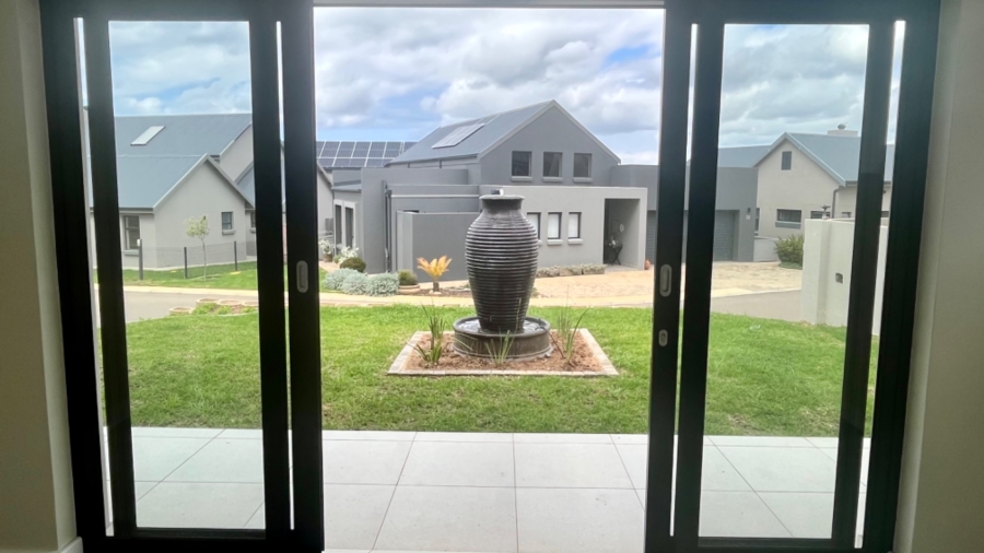 3 Bedroom Property for Sale in Outeniquasbosch Western Cape